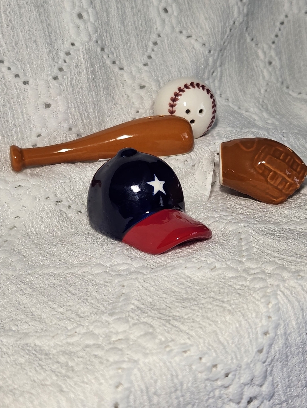 Salt And Pepper Shakers Baseball Bat, Hat, ball And Glove Ceramic Miniatures NWT - Picture 2 of 3